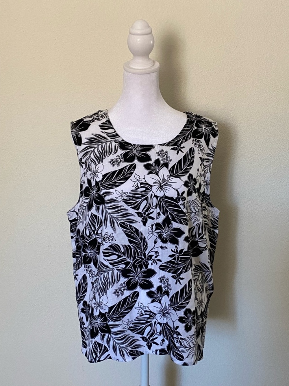 New Remi James Black White Floral Blouse Top Women's XL Sleeveless Tropical Airy
